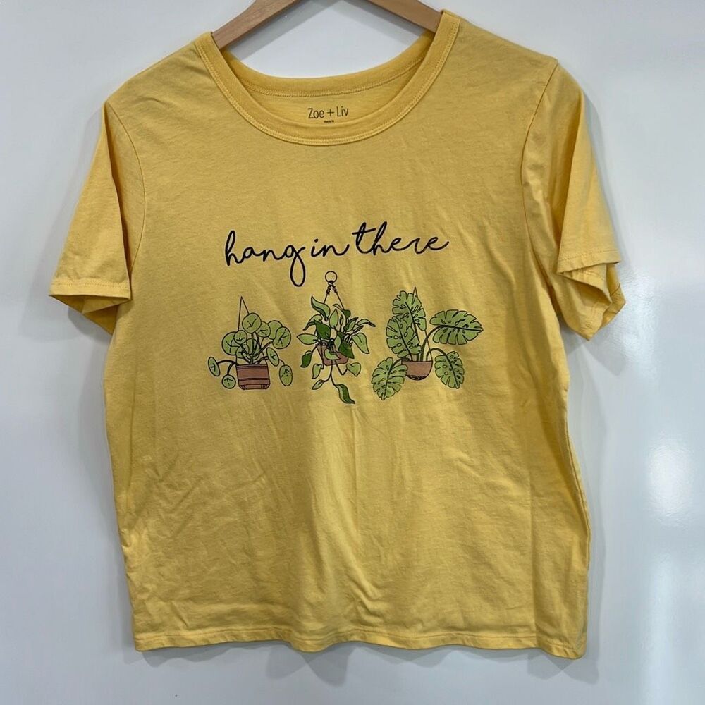 Zoe+Liv hang in there motivational graphic tee